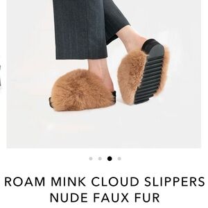 Roam cloud slippers color nude faux fur size 8 euro 39